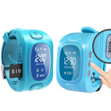 El más nuevo reloj de alta calidad del perseguidor de los niños del GPS de la moda con la función de la llamada, Sos Key, espera de largo plazo, APLICACIÓN libre (WT50-KW)